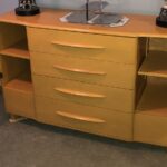M173. Adjustable shelves.